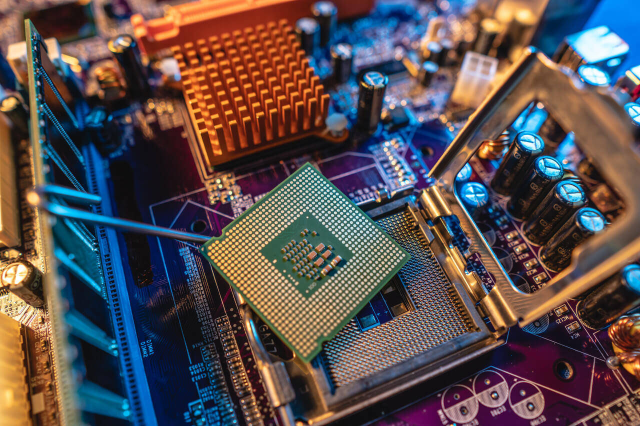 【供應(yīng)】Microchip微控制器，供應(yīng) 8 位 MCU，PIC? MCU，AVR? MCU，16 位 MCU